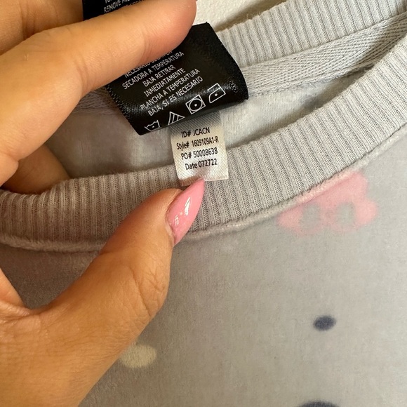 Disney Gray and Pink Pajama Set with Heart Pattern - Picture 4 of 12